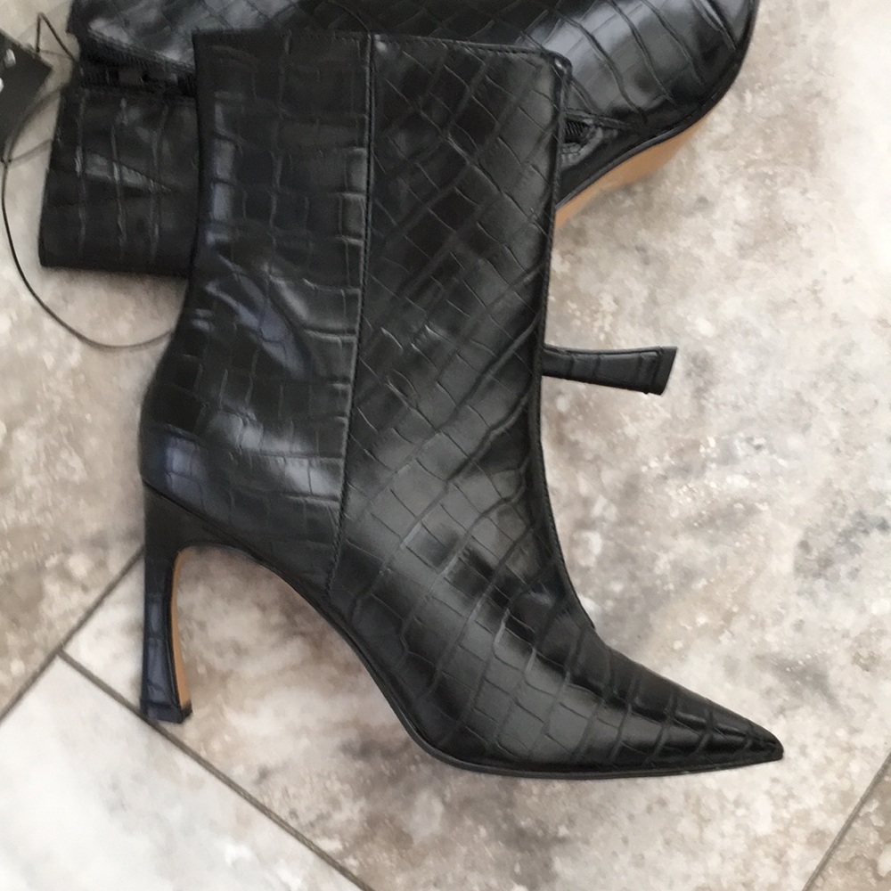 EXPRESS NWT Black Croc-Embossed VEGAN LEATHER ANKLE Boots SIZE 8